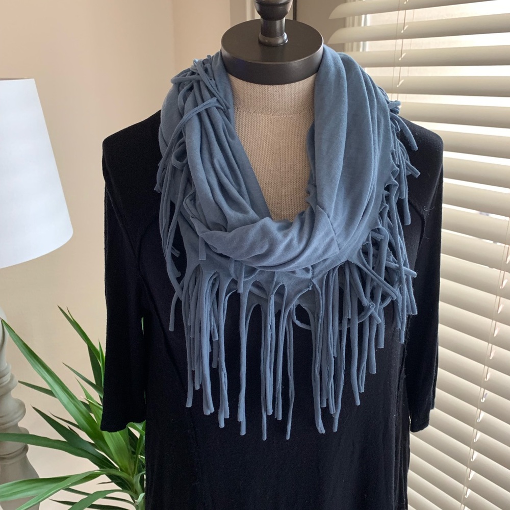 Wrap fringe scarf